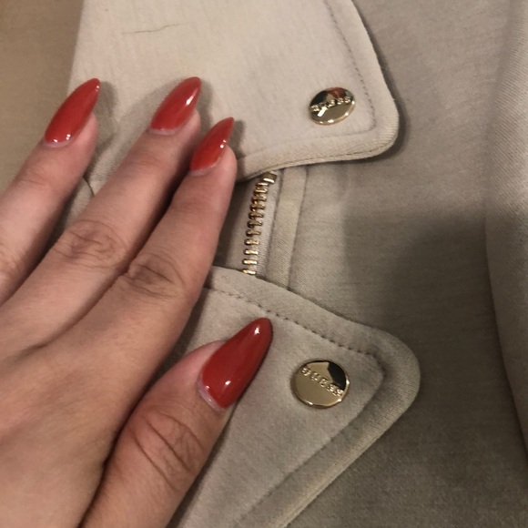 Guess Cream Blazer Asymmetrical Design - Picture 3 of 5